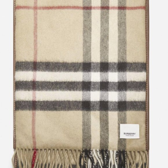 Burberry Quilted Vintage Check Scarf - Picture 8 of 8